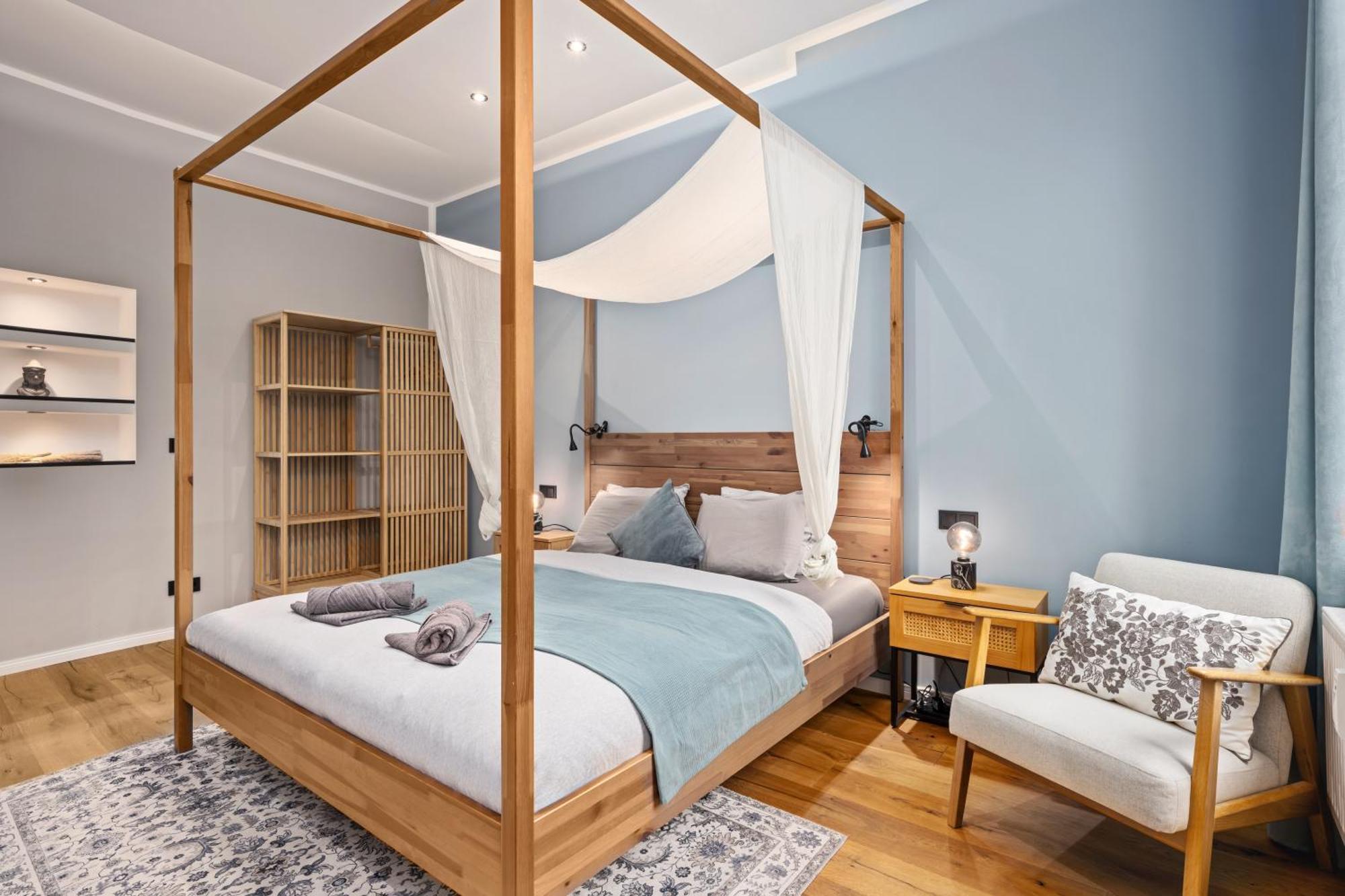 Edler Wohnraum Luxurioeses Stadtstudio Mit Balkon, Kaffeevollautomat & Klima Zwickau Bagian luar foto