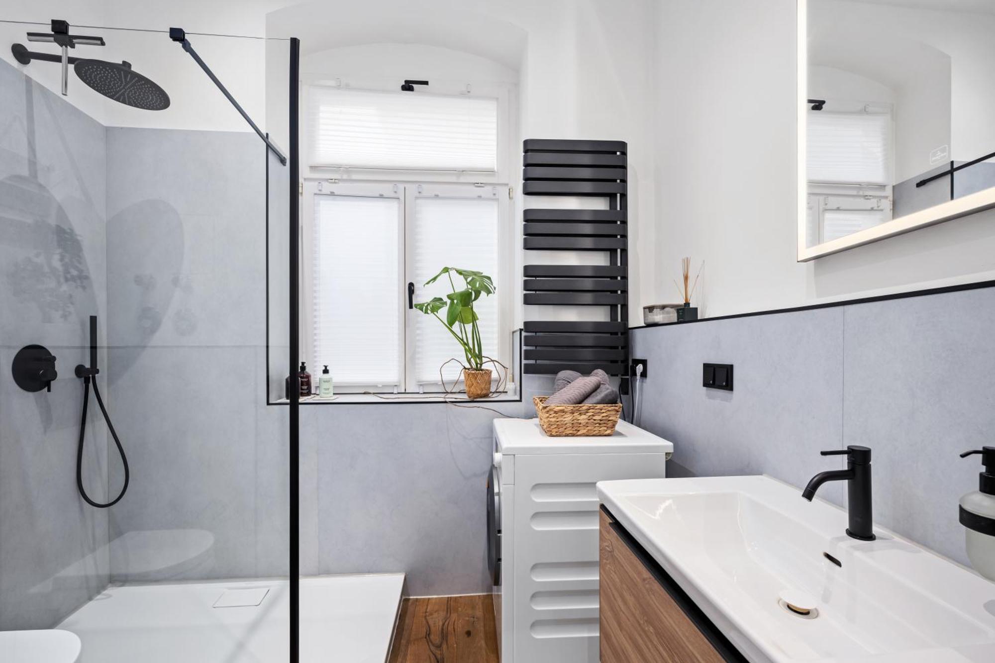 Edler Wohnraum Luxurioeses Stadtstudio Mit Balkon, Kaffeevollautomat & Klima Zwickau Bagian luar foto
